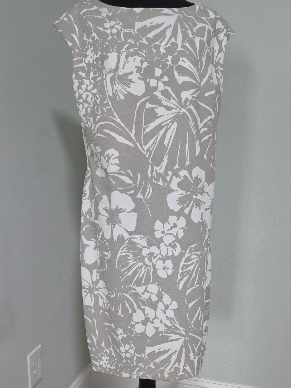 Chaps Gray and White Floral Sheath Dress